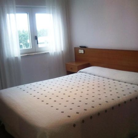 Hostal Chiquin Тапия-де-Касарьего Номер фото