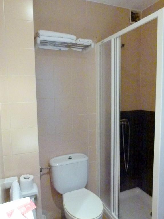 Hostal Chiquin Тапия-де-Касарьего Номер фото