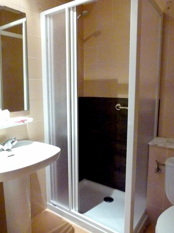 Hostal Chiquin Тапия-де-Касарьего Номер фото
