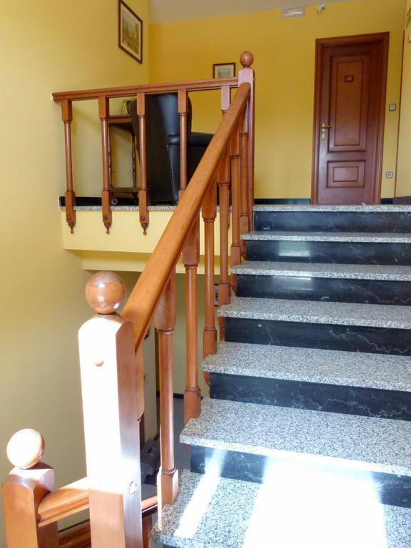 Hostal Chiquin Тапия-де-Касарьего Экстерьер фото