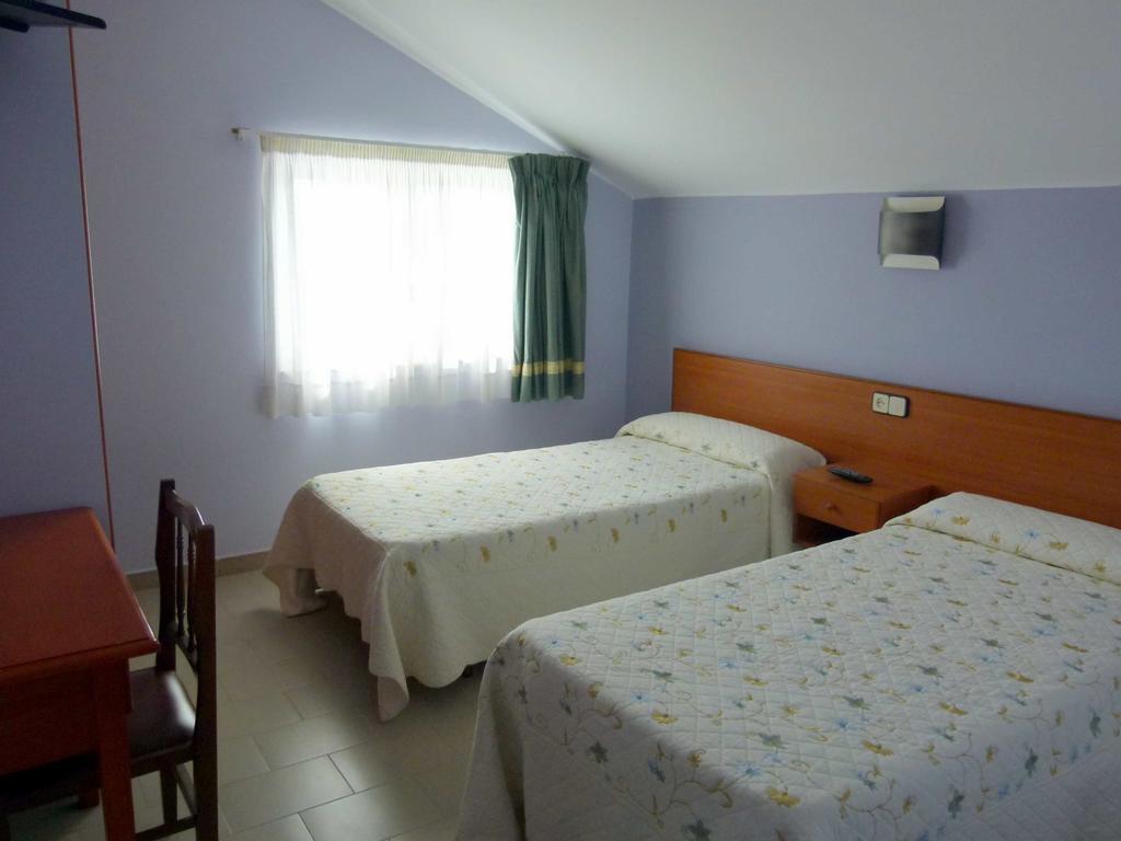 Hostal Chiquin Тапия-де-Касарьего Экстерьер фото