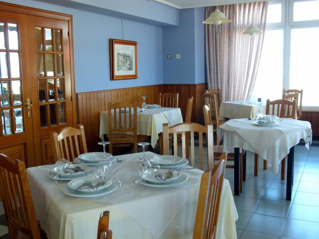 Hostal Chiquin Тапия-де-Касарьего Экстерьер фото