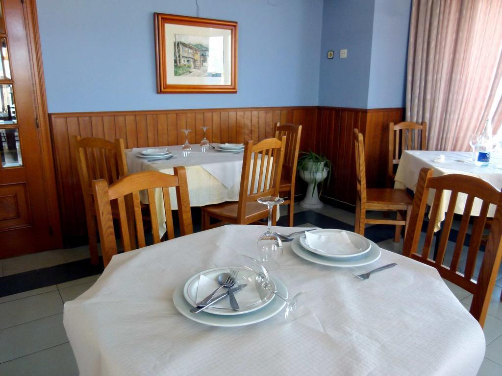 Hostal Chiquin Тапия-де-Касарьего Экстерьер фото