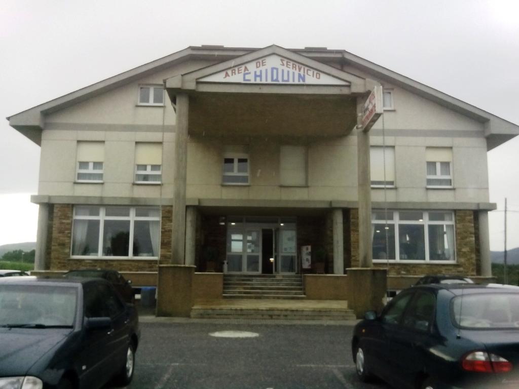 Hostal Chiquin Тапия-де-Касарьего Экстерьер фото