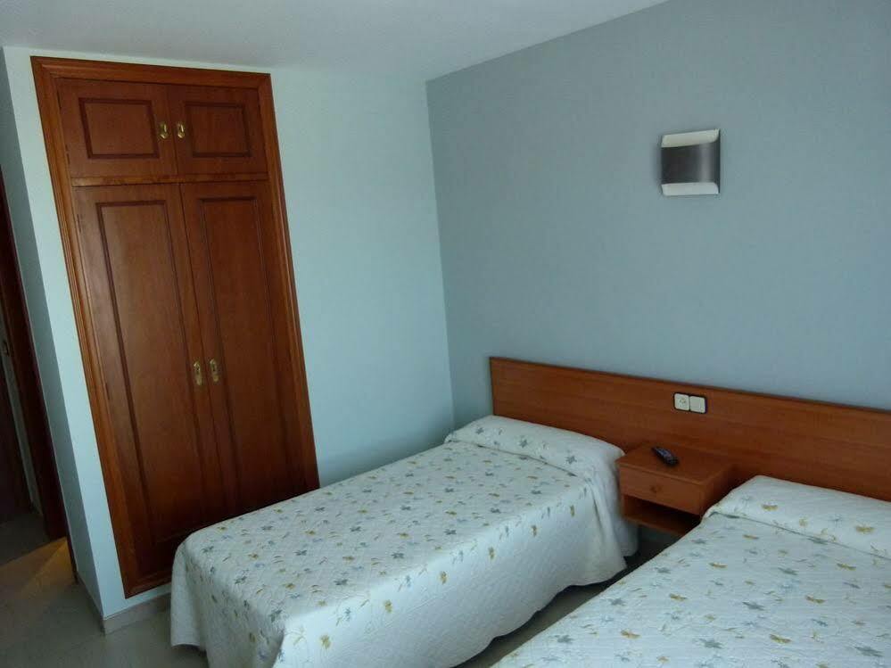 Hostal Chiquin Тапия-де-Касарьего Экстерьер фото